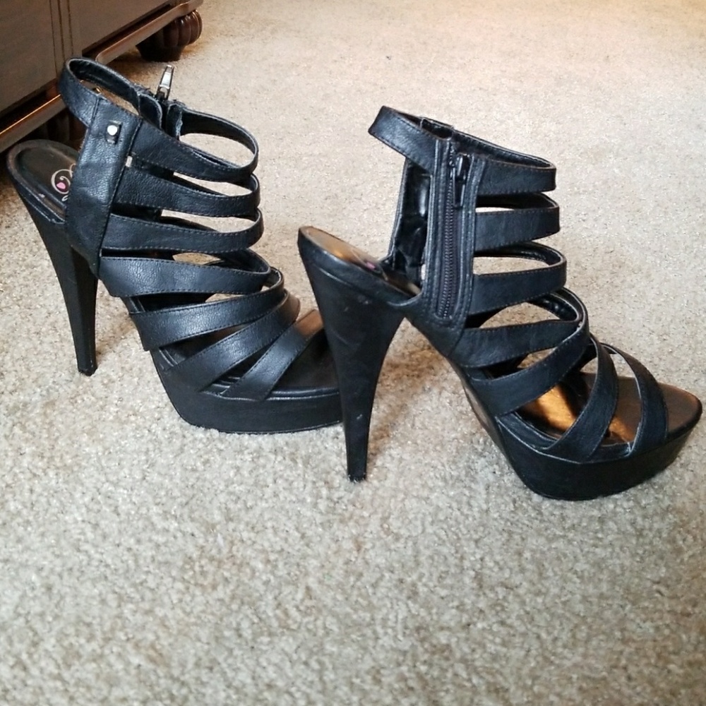 Shoes - Picture 3 of 4